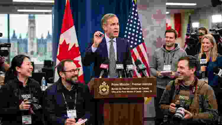 Canadian PM Mark Carney Mimics Donald Trump Gestures, Spurring Media Laughter and Headlines