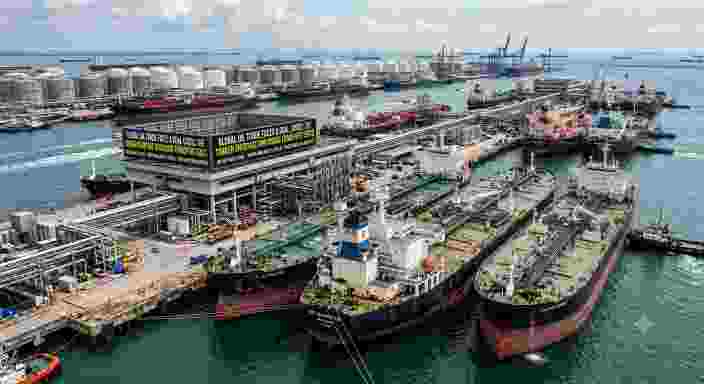 Global Oil Trade Faces a Dual Crisis: The Tanker Shortage and Rising Transport Costs